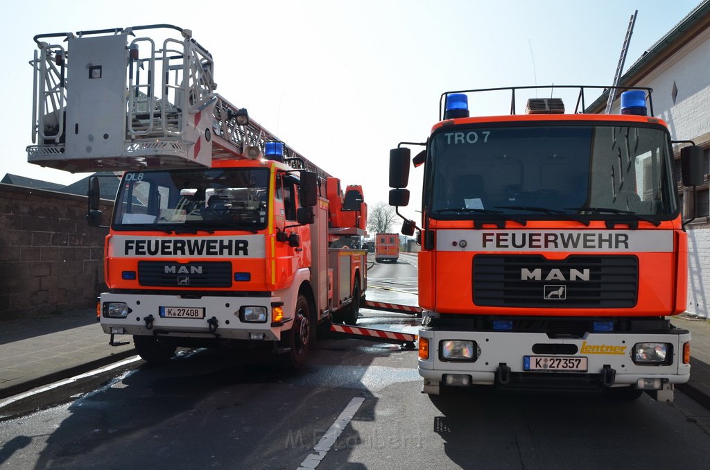 Feuer 3 Dachstuhlbrand Koeln Rath Heumar Gut Maarhausen Eilerstr P571.JPG